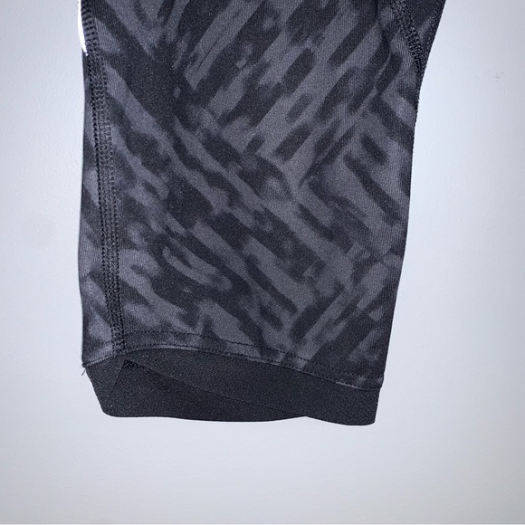 The North Face Crop Leggings Women’s Size M Black Grey Capri Tight Running Pant - Picture 4 of 9